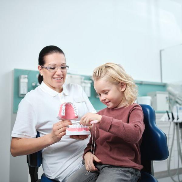 Mehr Informationen zum Thema: Zahngesundheits­förderung